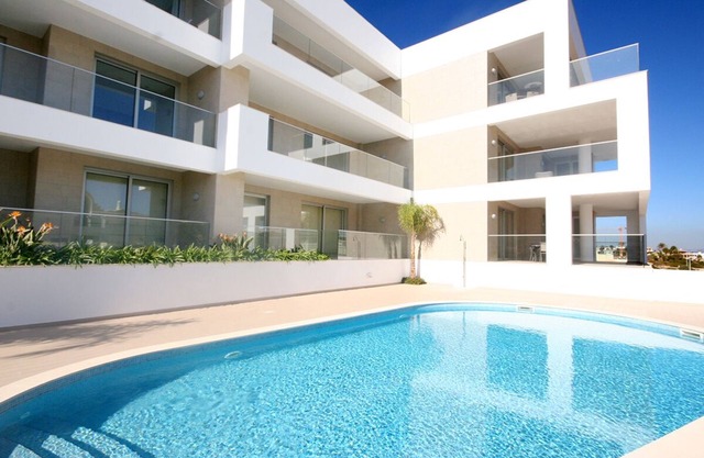 Luxury 2 Bedroom Apt w/Amazing Sea Views, Communal Pool & Jacuzzi, near Beach