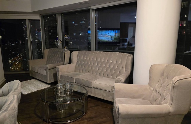 Luxury 2-Bedroom Condo with Stunning Lake Views – Prime Downtown Location!