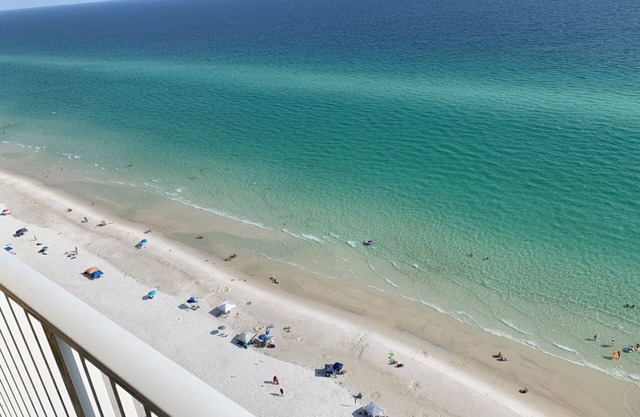 LUXURY 20TH FLOOR BEACHFRONT CONDO/HUGE BALCONY/BEACH SVC/SNOWBIRDS 40% DEC DISC