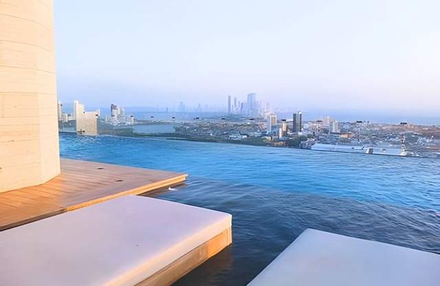 Luxury 2B, stunning View 4 Blocks from walled City