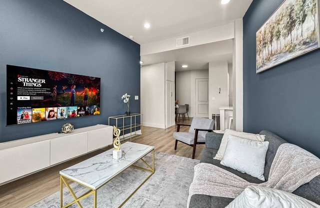 Luxury 2BD | DT Deep Ellum | 3 Beds | Free Parking