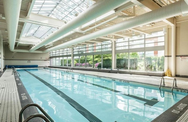 Luxury 2BR Designer Apartment - Prime Downtown Location!