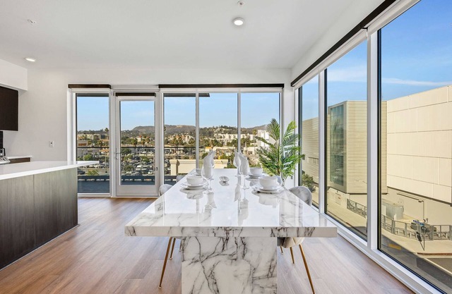 Luxury 2BR Hollywood Sign View by Oneluxstay