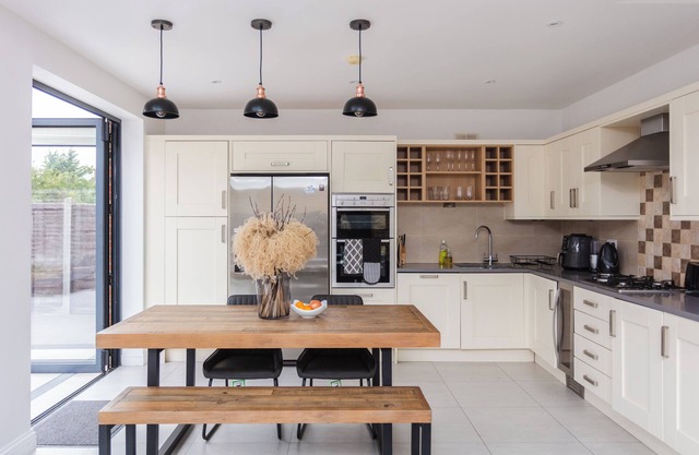 Luxury 3 bedroom apartment with large garden & gym