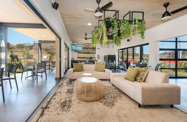 Luxury 3 - Bedroom Garden Apartment