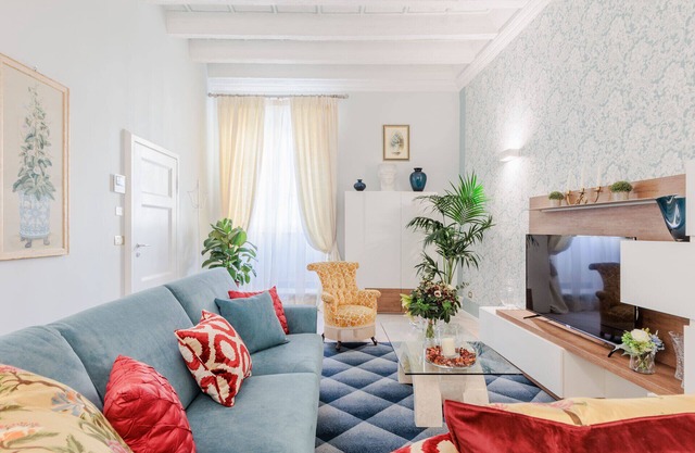 Luxury 3 Bedrooms Apartment with Elevator inside Lucca by the Main Square Piazza San Michele