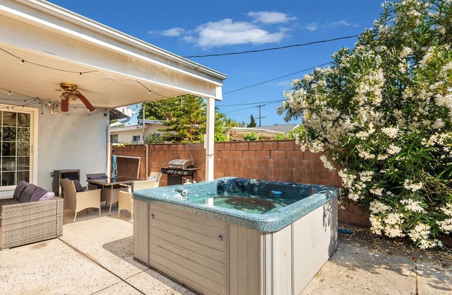 Luxury 3BR House w/ Private Jacuzzi