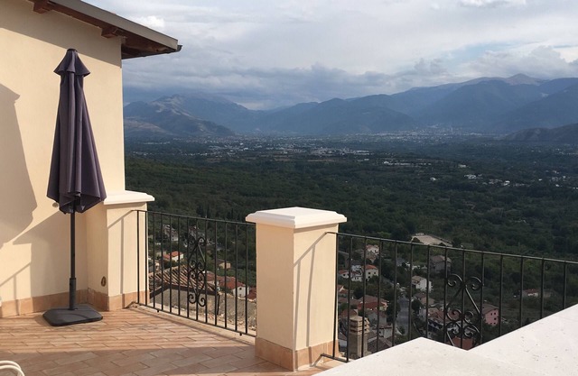 Luxury 4 bed Hillside Retreat in Roccacasale