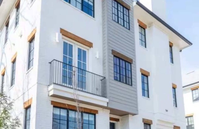 Luxury 4 Bedroom Home Game Room 13 Beds!