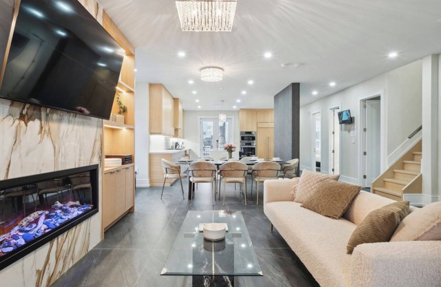 Luxury 4 Bedroom Retreat Steps to Yorkdale Mall