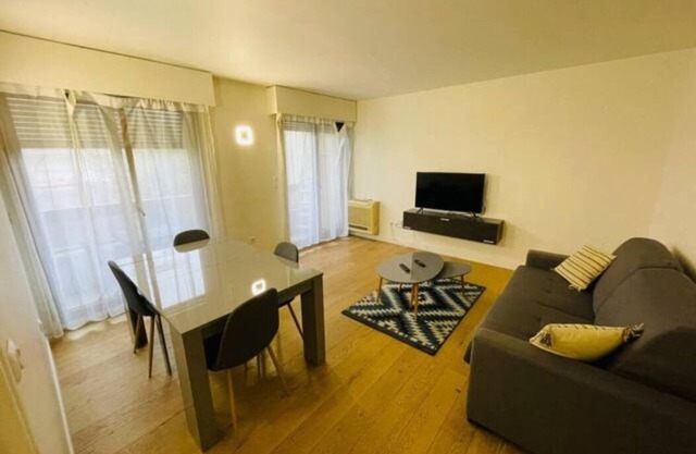 Luxury 4-person apartment 5min from Paris