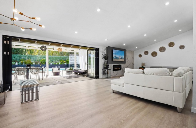 Luxury 4BDs w/Pool at Thousands Oaks