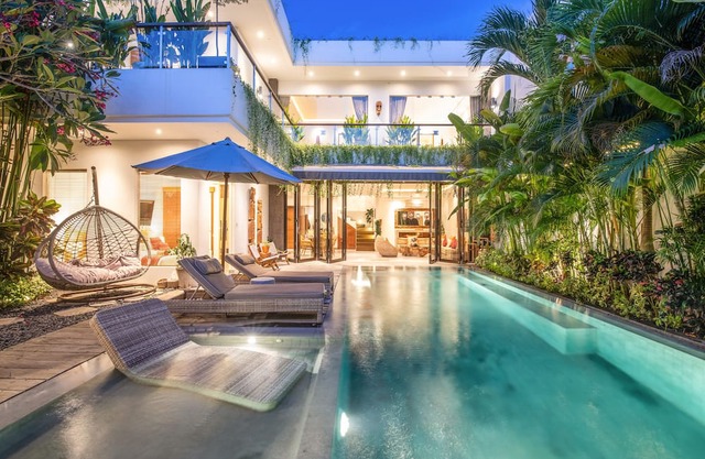 Luxury 4BR Haven, Steps to Canggu's Beach Elegance
