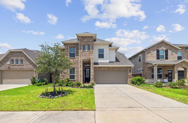 Luxury 4BRS-3Baths Home, w/King Bed & Private Gym