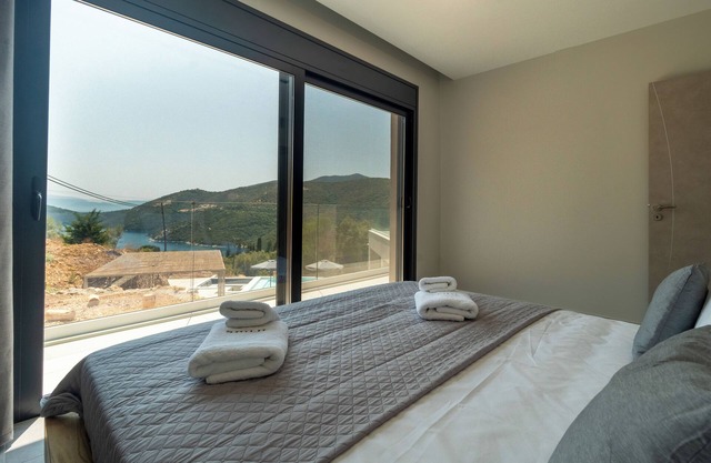 Luxury 5 Bedrooms New Build Sea View Villa With Stuning Modern Design