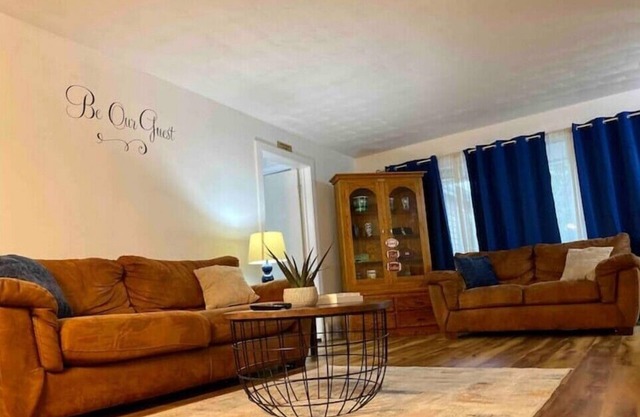 Luxury 5 Bedroom Ranch Home: Walk to Notre Dame Campus/2 Full Baths +Game Room