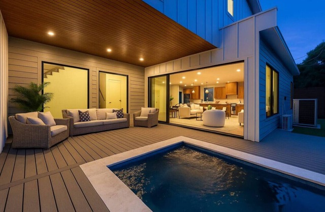 Luxury 5BR East Austin + Rooftop & Pool/Hot Tub