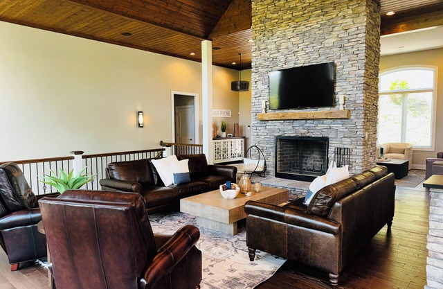 LUXURY 6 Bed/6Bath in Big Creek, Guest House, Private Dock, Golf Cart, Sleeps 22