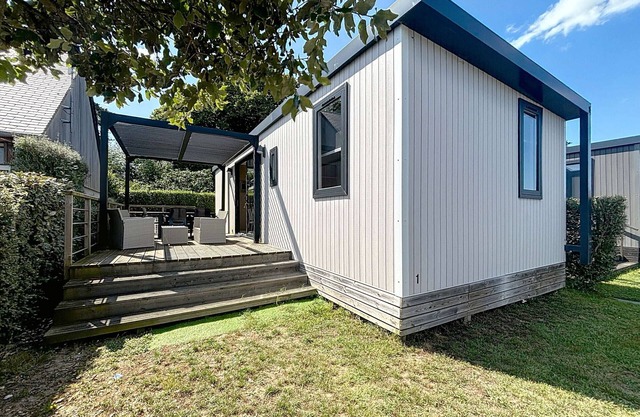 Luxury 6-Person Mobile Home, 200m from Beach, Pool, Fitness, and More