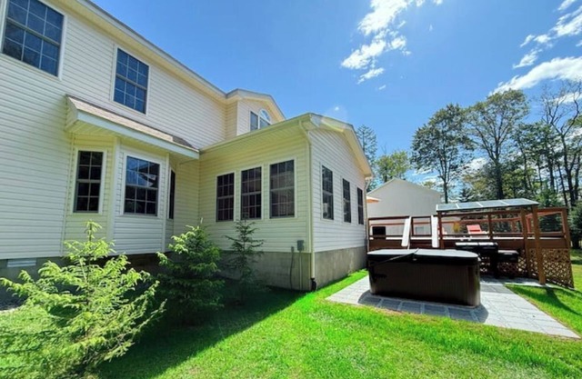 Luxury 6BR Home+OutdoorSauna+HotTub+Creek+InForest