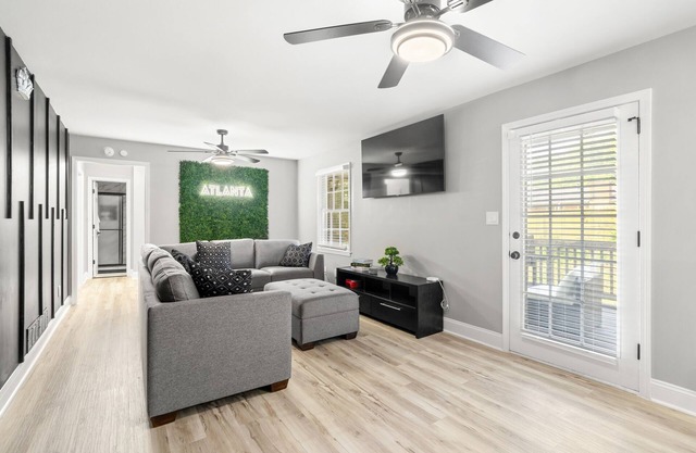 Luxury 6BR Oasis 4 Mins From ATL Intl Airport
