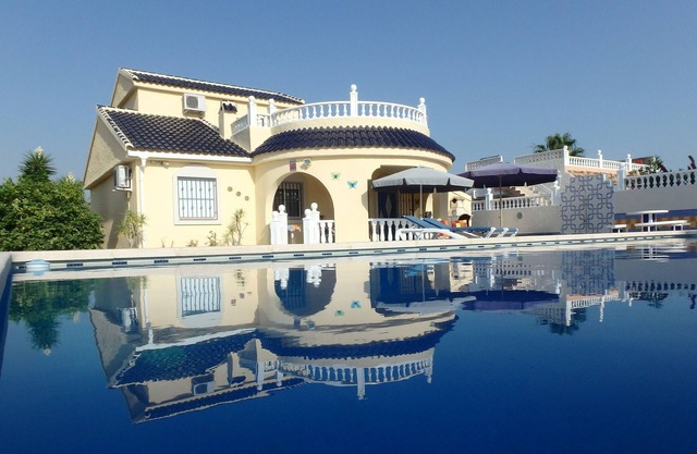 Luxury 6P Child Friendly Villa with pool, air conditioning, Internet Wi-Fi, alarm and BBQ