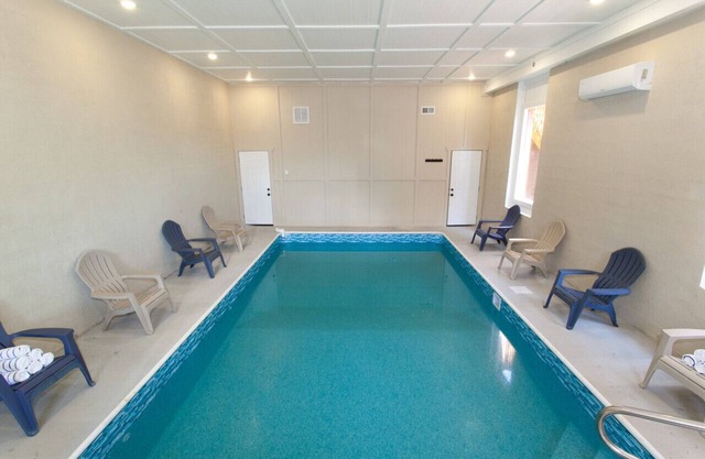 Luxury 8BR Getaway Pool Hot Tub Gazebo and Mountain Views