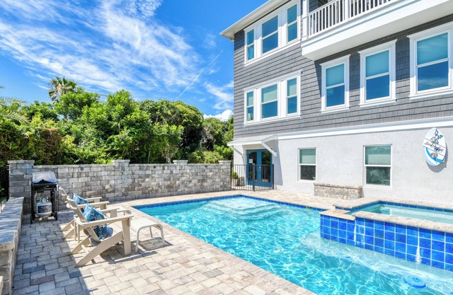 Luxury 8BR Ocean Views, Pool & Heated Spa, Walk to the Beach! 360 Views from Top