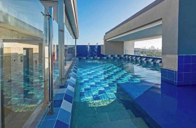 Luxury Airport Penthouse 3 BD 2 BA with Rooftop Pool