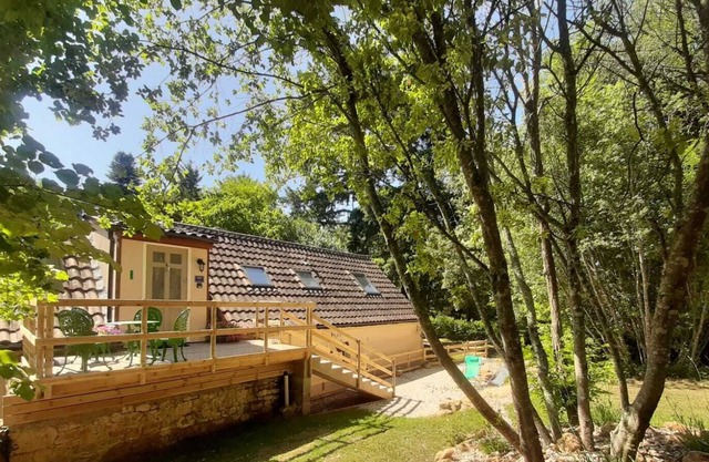 Luxury Apartment with air conditioning, and use of pool surrounded by woodland