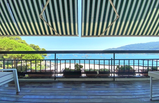 Luxury apartment 20 m from the sea, balcony, sea view, 5Terre access