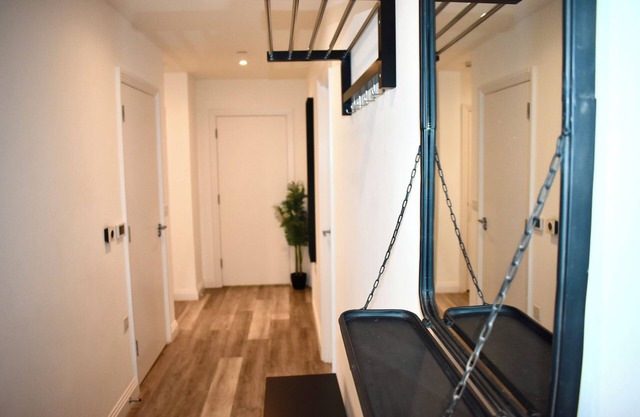 Luxury Apartment in London w/Free Travel Included with Long term Bookings!