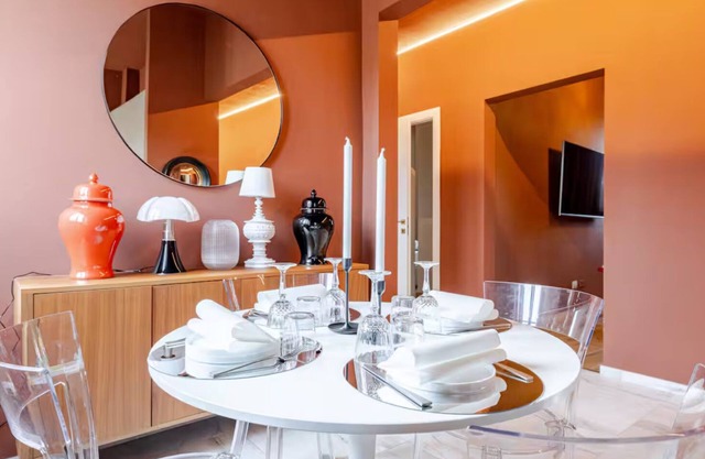 Luxury Apartment Nestled in Florence's center with a view on the reviver side.