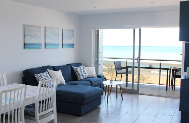Luxury apartment "Sirena Azul" in first sea line and pool
