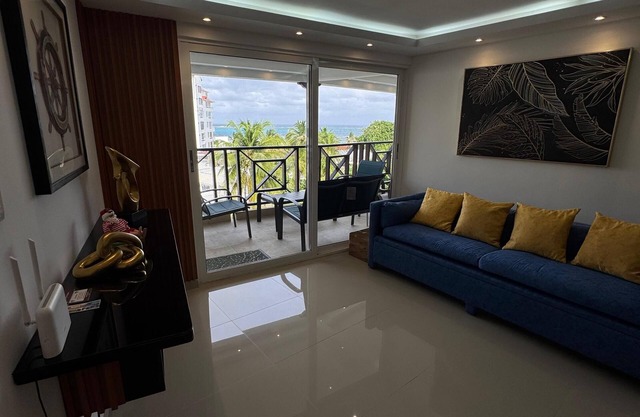 Luxury apartment with ocean views in San Andrés with AC, WiFi.