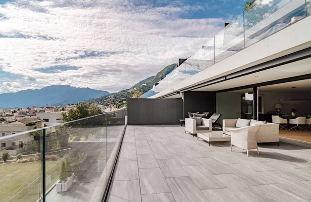 Luxury Apartment with large lake view terrace (LUXURY MINUSIO)