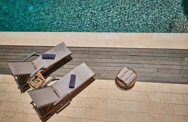 Luxury Apartment with Pool