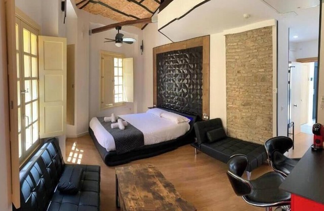 Luxury Apartments Chinitas 11/1 Bedroom Apartment