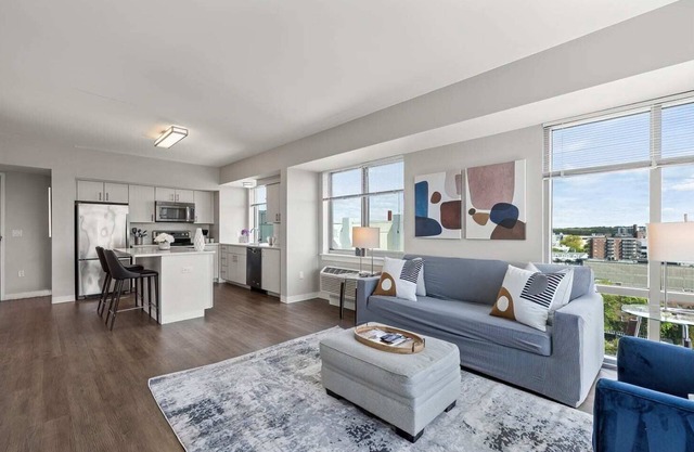 Luxury Apt Center of Downtown-SUM-1004