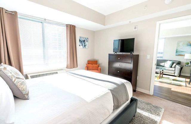 Luxury Apt with Pool