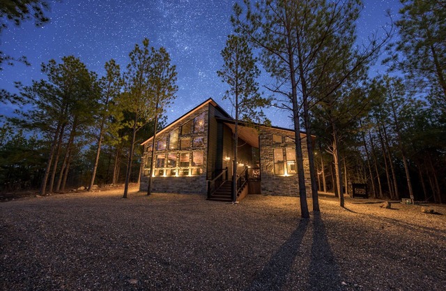 Luxury Basecamp: Fire Pit, Games, Close to Trails