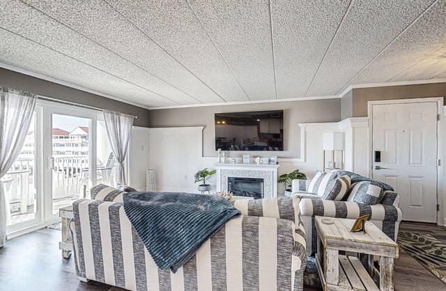 Luxury - bay view condo with balcony, pool, W/D, AC & a short walk to the beach