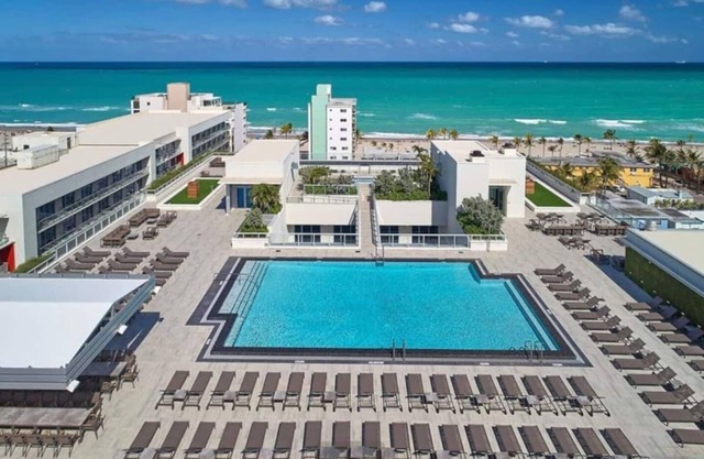 Luxury Beach Condo with Rooftop Pool