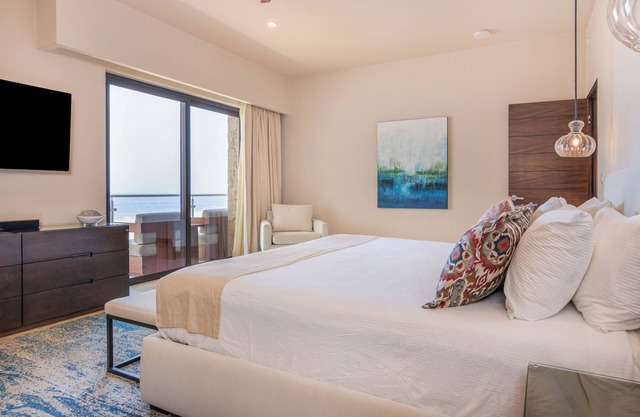 Luxury Beachfront Master Studio Condo at Diamante Cabo Golf with Ocean Views