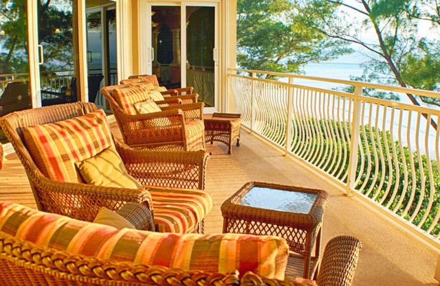 Luxury Beachfront Penthouse Villa On Sunset Beach/TrophyKitchen/HotTub/BeachGear