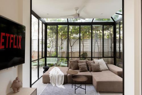 Luxury Beachside Duplex - Garden - Suite - Parking