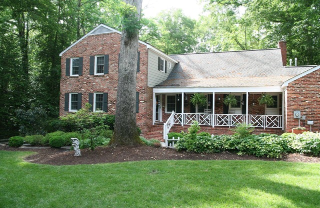 Luxury Bed & Breakfast Home known as Colonial Gardens B & B