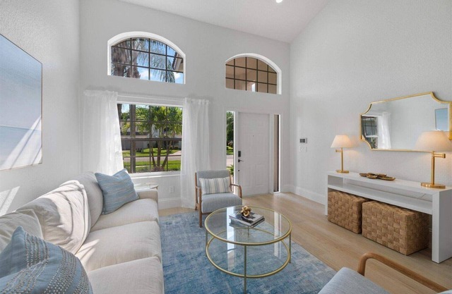 Luxury Boutique Equestrian Oasis, near WEF/Polo/Beaches. Heated Pool & Fire Pit.