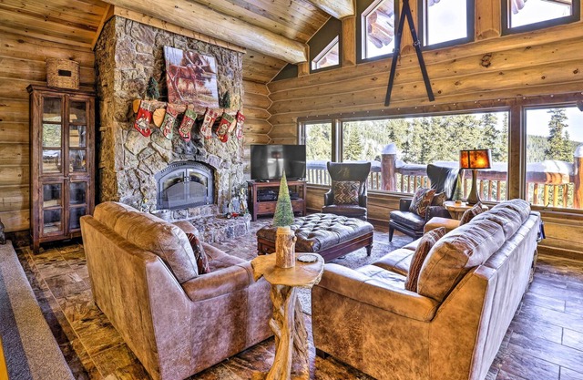 Luxury Breckenridge Cabin w/ Mountain Views
