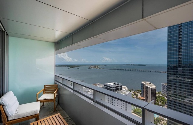 Luxury Brickell Bay View Condo AKA Hotel 33rd Floor